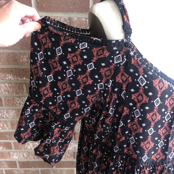 New Torrid Geo Print Cold Shoulder Dress Size 1 / 1X - Picture 4 of 14